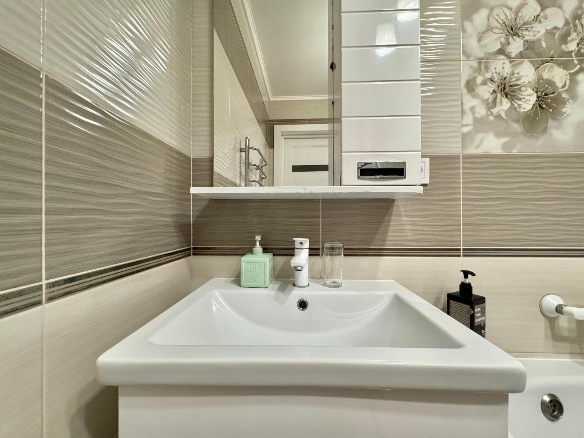 Apartpoltava Розкішна Студія З Кутовою Ванною, 1-Й Будинок Біля Корпусного Парку, Панорамний Балкон Exteriör bild