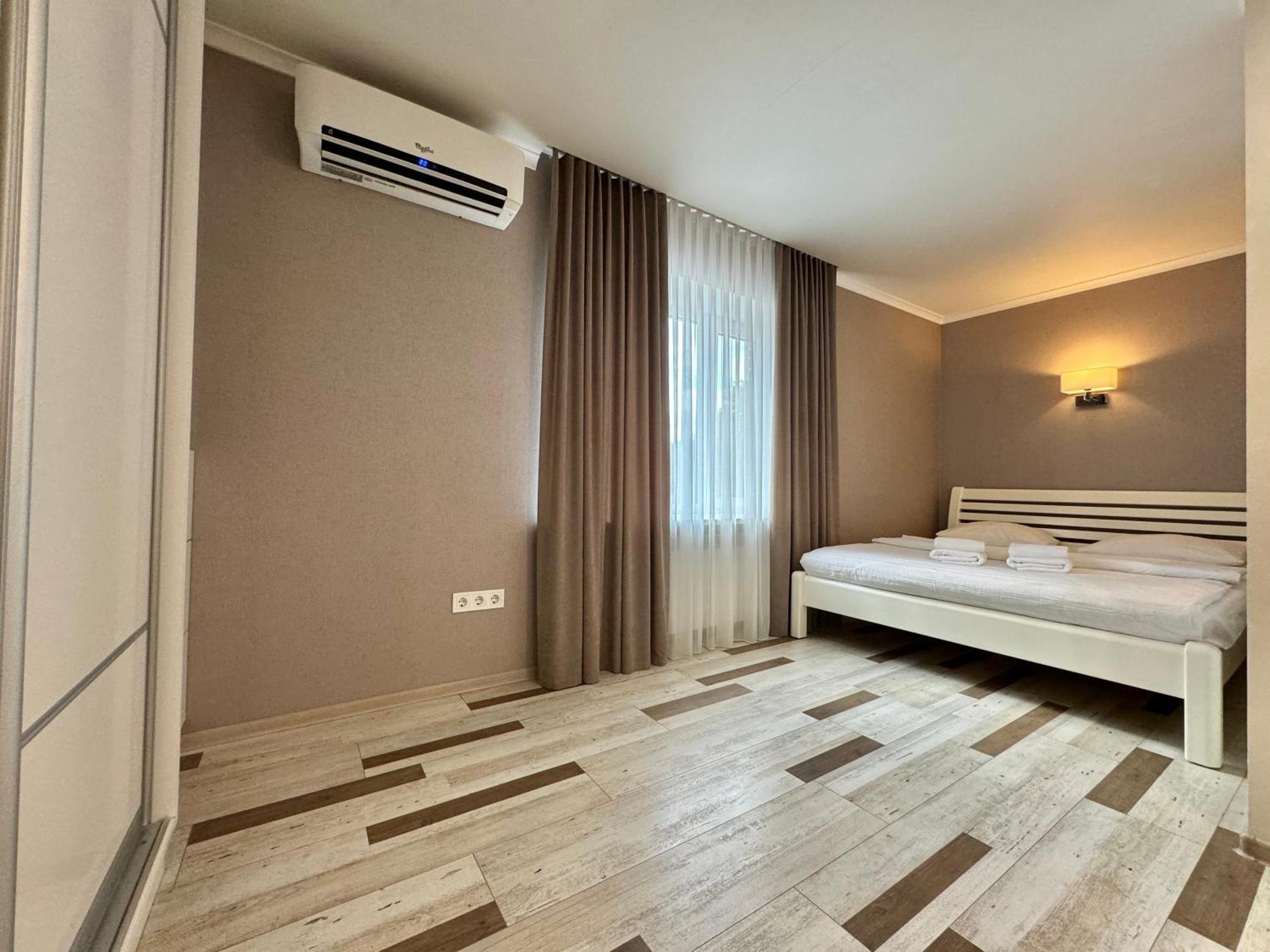 Apartpoltava Розкішна Студія З Кутовою Ванною, 1-Й Будинок Біля Корпусного Парку, Панорамний Балкон Exteriör bild
